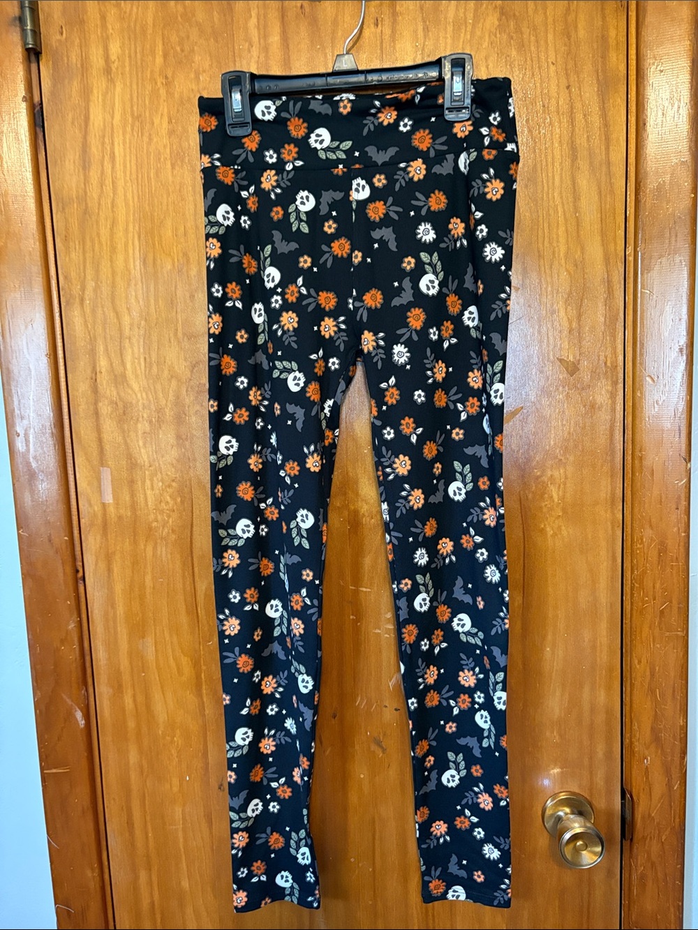 NWOT LuLaRoe Women's 0-8 Black Leggings with Orange & Cream Floral Skull Print